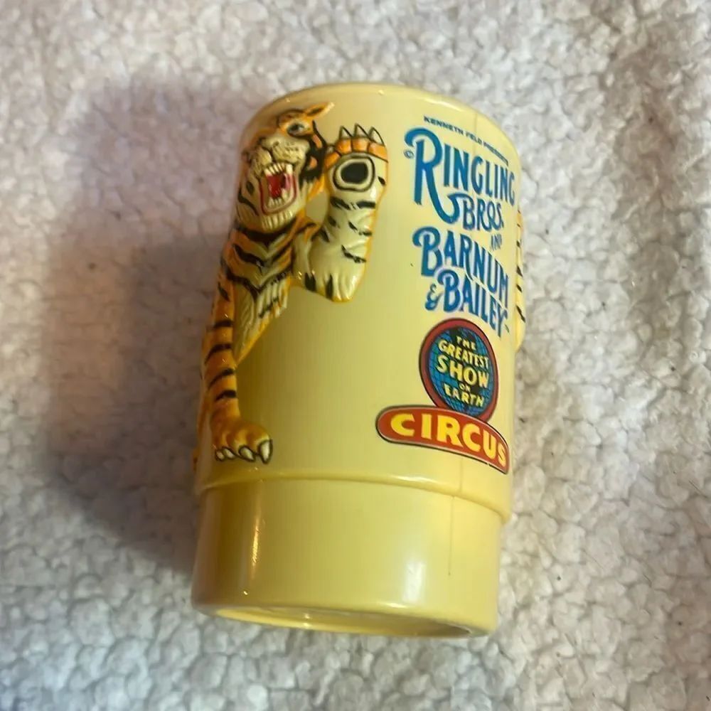 1988 Ringling Bros and Barnum & Bailey plastic mug